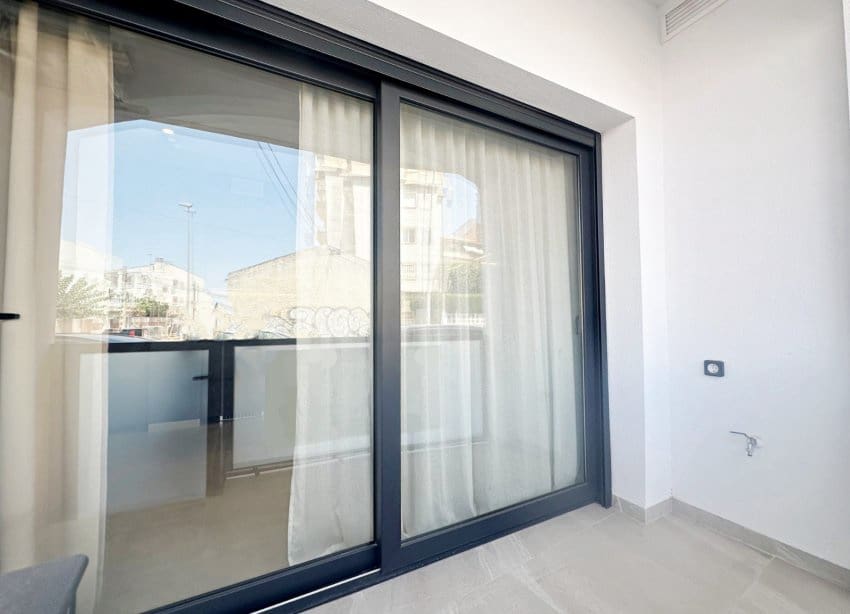 1 soveværelse Lejlighed til salg i Torrevieja med swimmingpool - € 178.500 (Ref: 9972247)