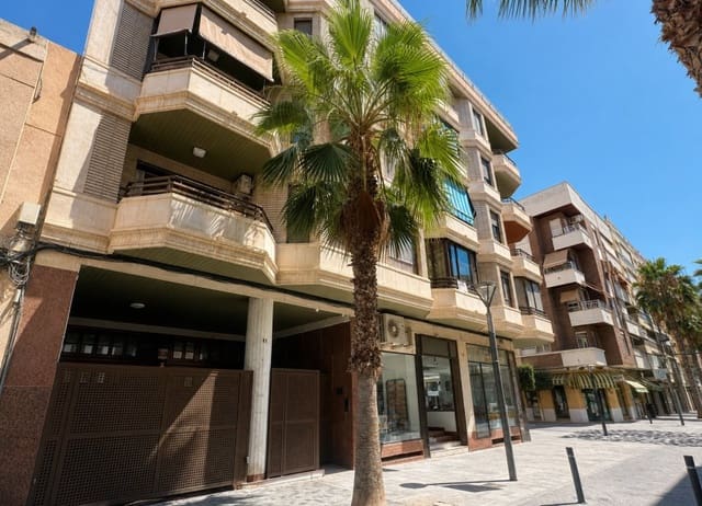 4 bedroom Apartment for sale in Centro - Muelle Pesquero, Torrevieja with garage - € 255,000 (Ref: 9974302)