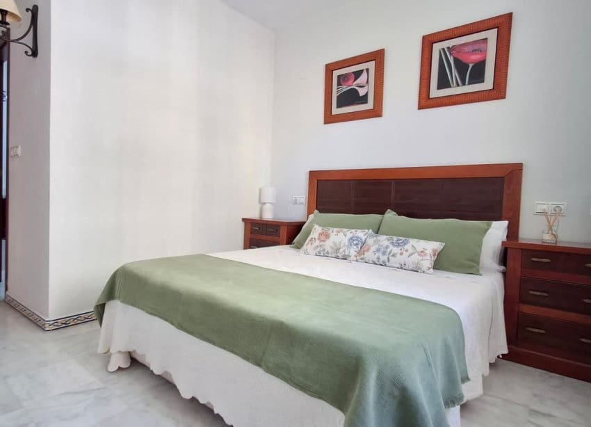 2 Zimmer Apartment zu verkaufen in Torrevieja mit Pool Garage - 254.000 € (Ref: 9997809)