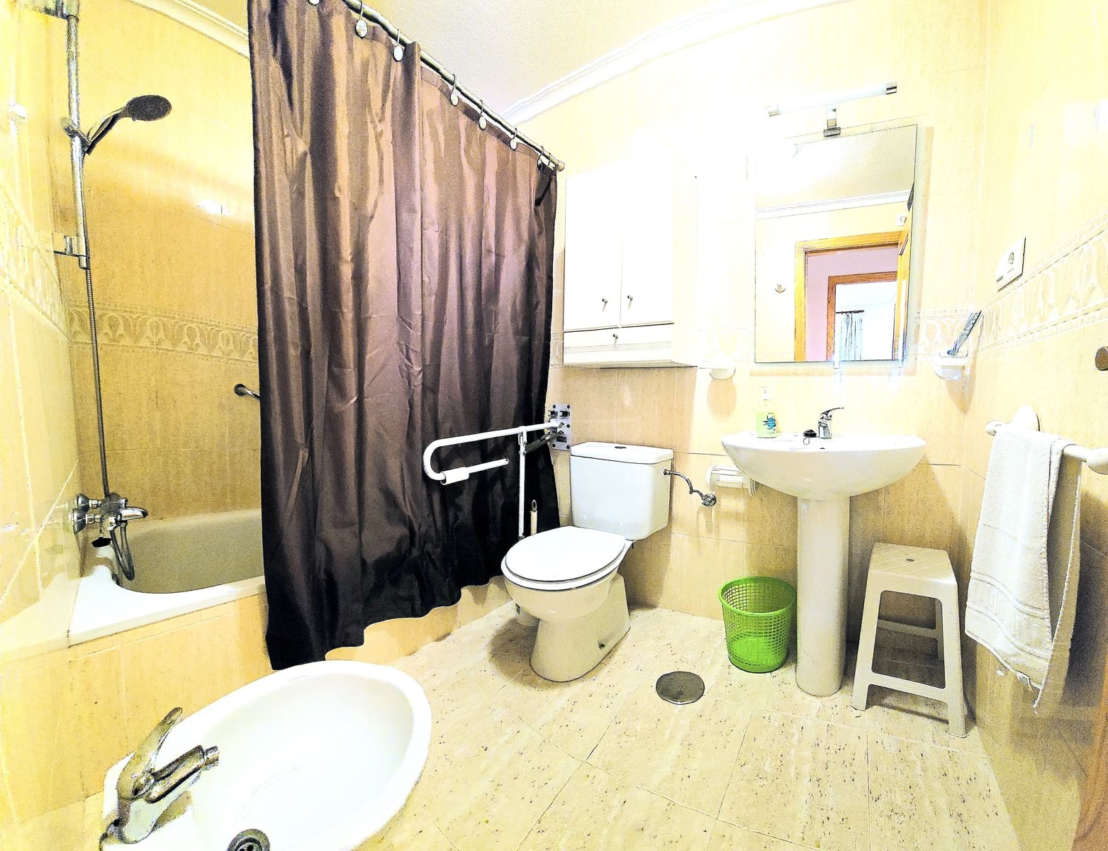 2 makuuhuone Ranta-asunto myytävänä paikassa Vera mukana uima-altaan 
autotalli - 230 000 € (Ref: 9469808)