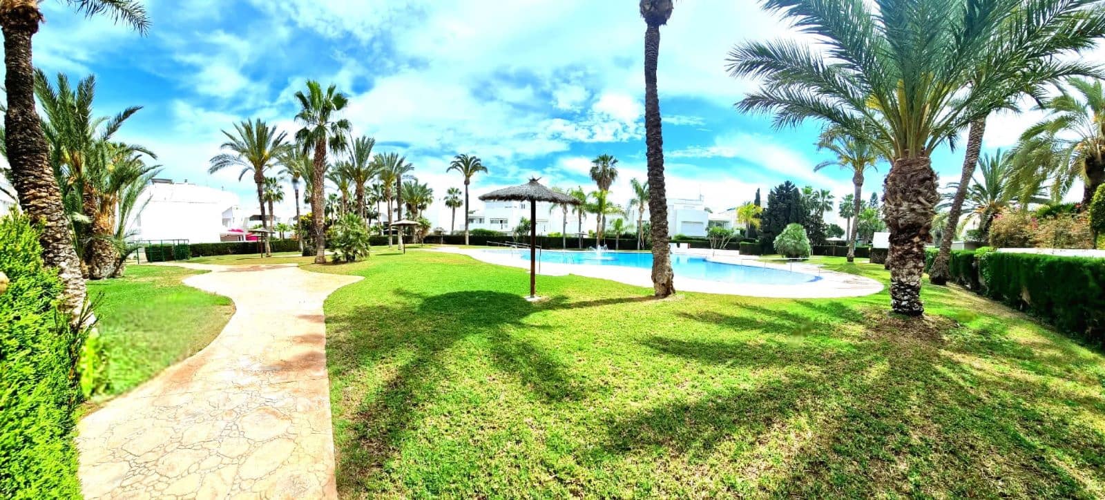 2 slaapkamer Strandappartement te huur in Vera met zwembad garage - € 700 (Ref: 9930024)