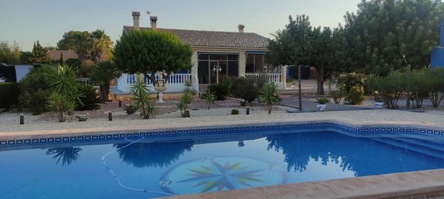 4 makuuhuone Maalaistalo myytävänä paikassa Elche / Elx mukana uima-altaan 
autotalli - 462 000 € (Ref: 9422414)