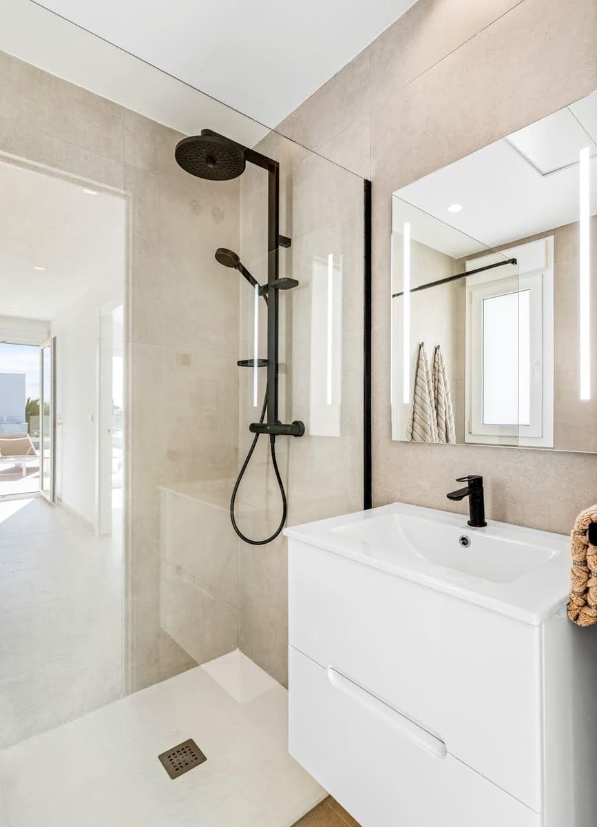 3 bedroom Villa for sale in Los Montesinos with pool - € 535,000 (Ref: 9424441)