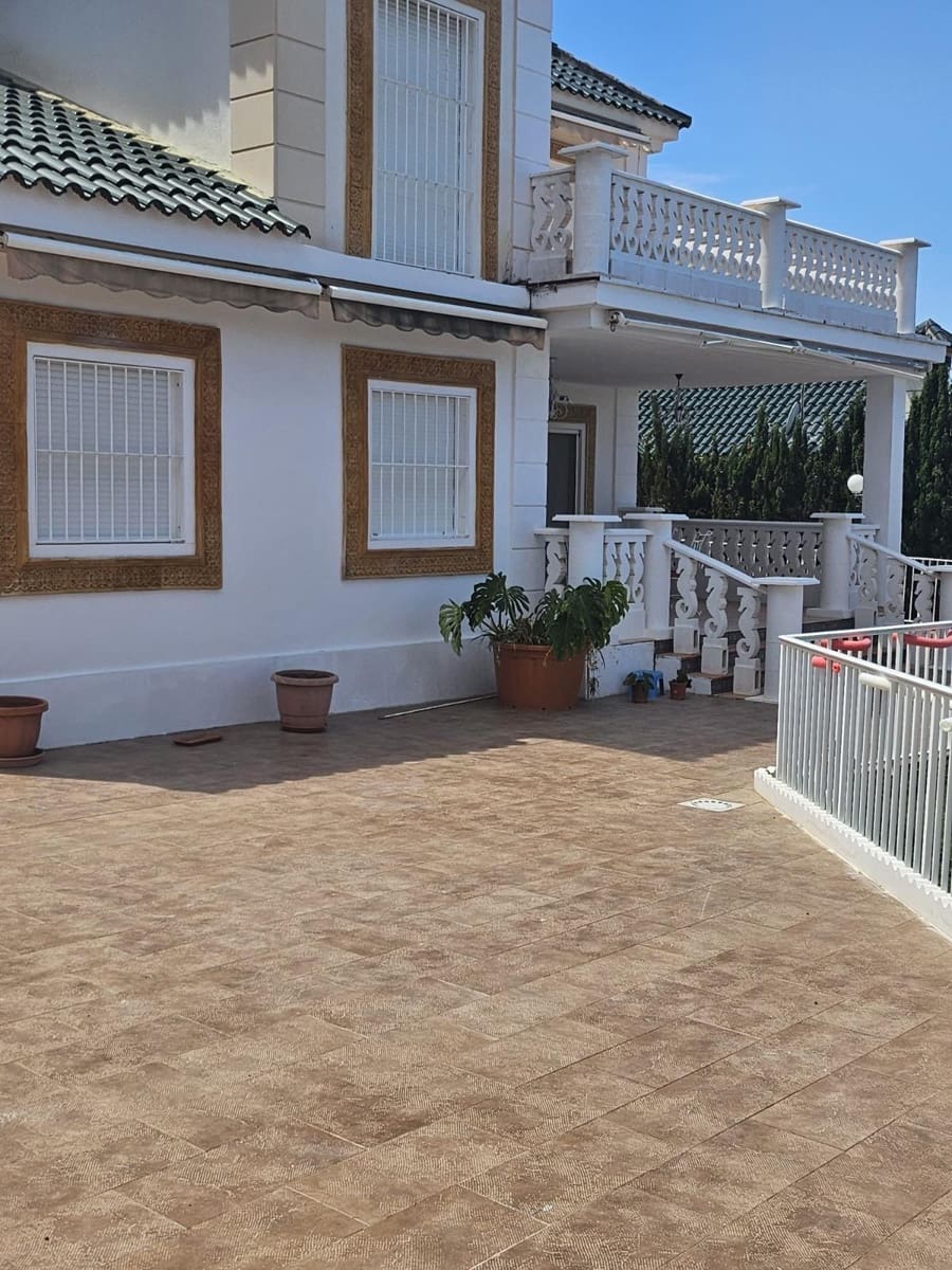 3 quarto Moradia para venda em Arenales del Sol com piscina garagem - 740 000 € (Ref: 9427189)