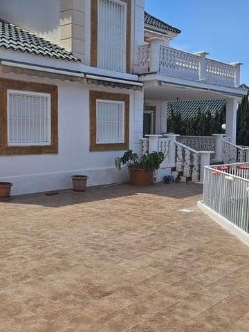3 soveværelse Villa til salg i Arenales del Sol, Elche / Elx med swimmingpool garage - € 740.000 (Ref: 9427189)