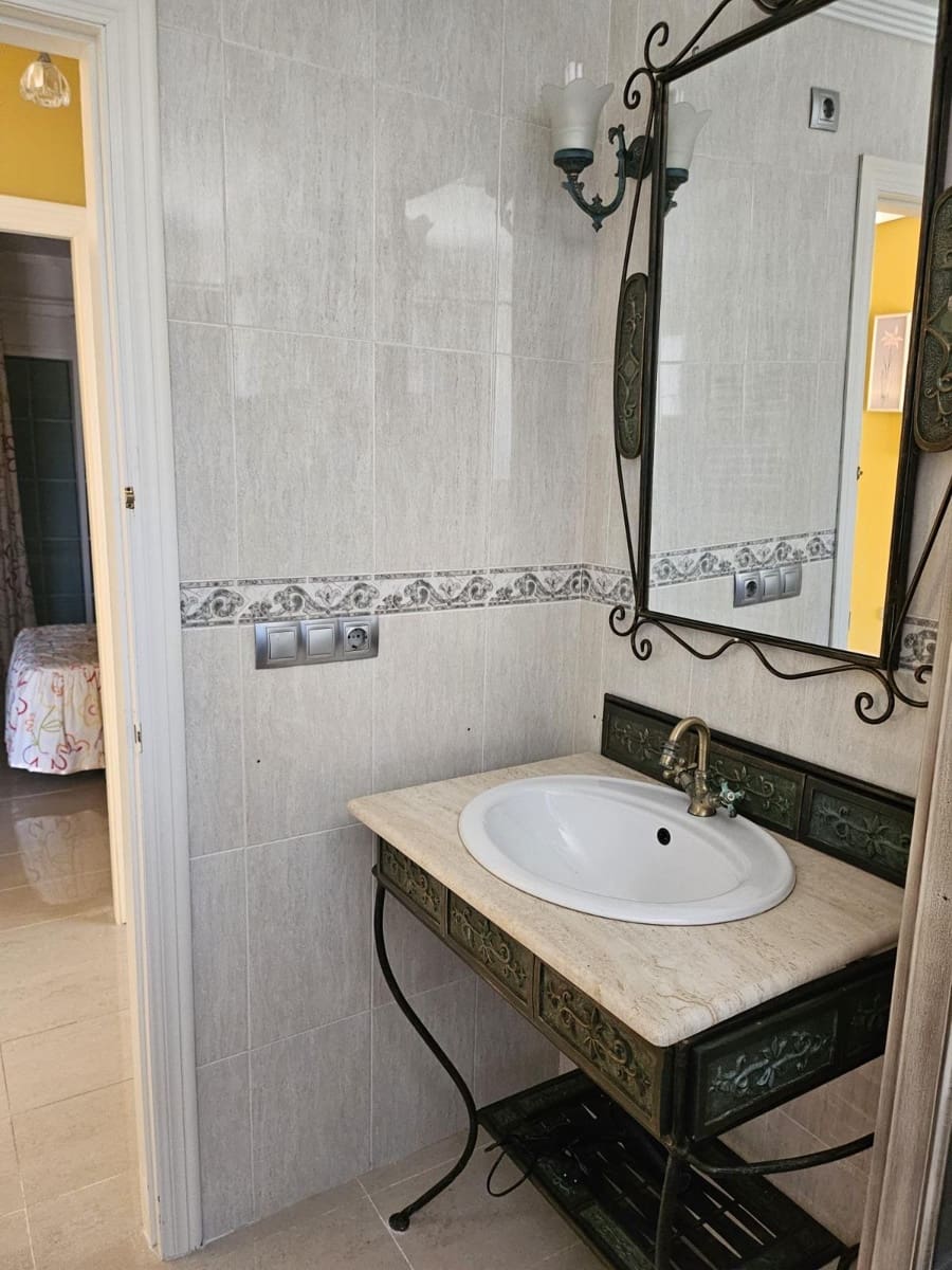 3 quarto Moradia para venda em Arenales del Sol com piscina garagem - 740 000 € (Ref: 9427189)