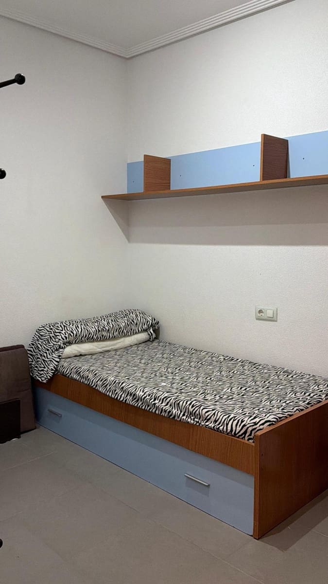 2 makuuhuone Asunto vuokrattavana paikassa Guardamar del Segura mukana 
autotalli - 850 € (Ref: 9450663)