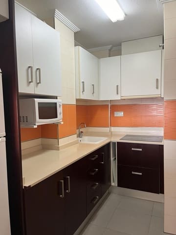 2 slaapkamer Flat te huur in Guardamar del Segura met garage - € 850 (Ref: 9450663)