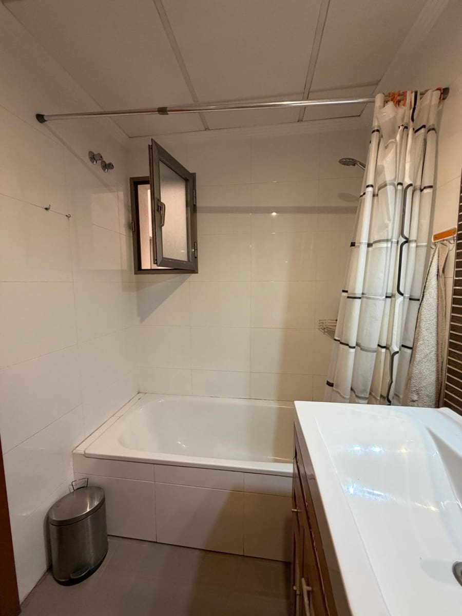 2 makuuhuone Asunto vuokrattavana paikassa Guardamar del Segura mukana 
autotalli - 850 € (Ref: 9450663)