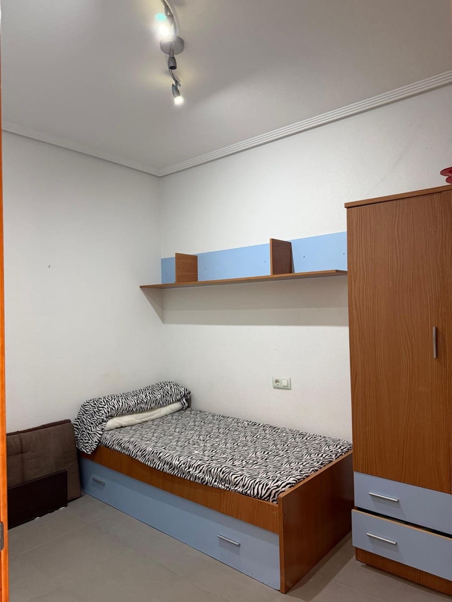 2 makuuhuone Asunto vuokrattavana paikassa Guardamar del Segura mukana 
autotalli - 850 € (Ref: 9450663)