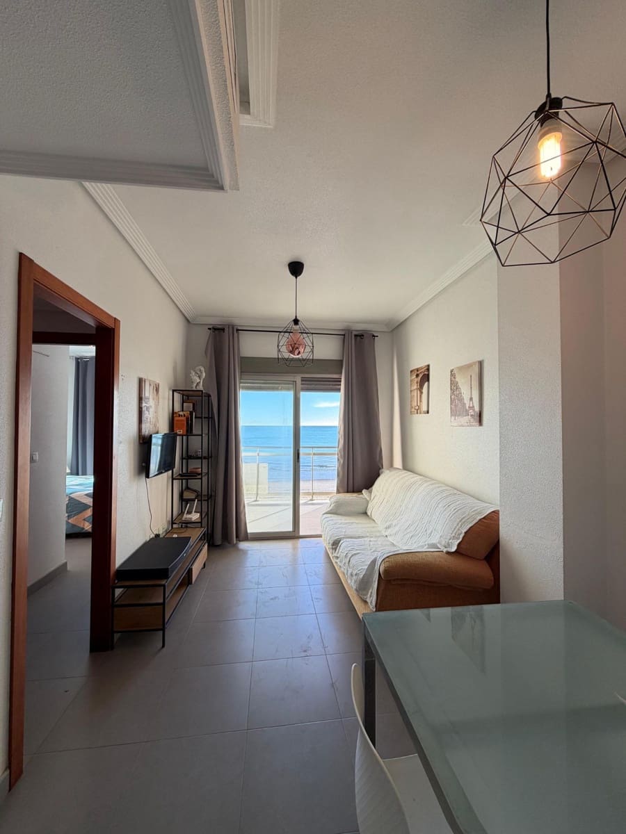 2 makuuhuone Asunto vuokrattavana paikassa Guardamar del Segura mukana 
autotalli - 850 € (Ref: 9450663)