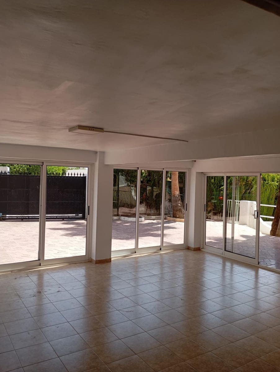 Chalet de 6 habitaciones en Elche / Elx en venta con piscina - 455.000 € (Ref: 9494603)