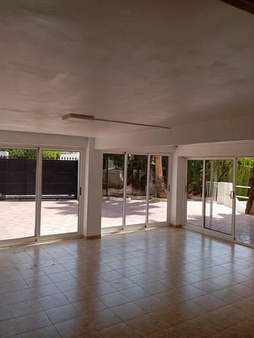 Chalet de 6 habitaciones en Peña de las Águilas, Elche / Elx en venta con piscina - 455.000 € (Ref: 9494603)