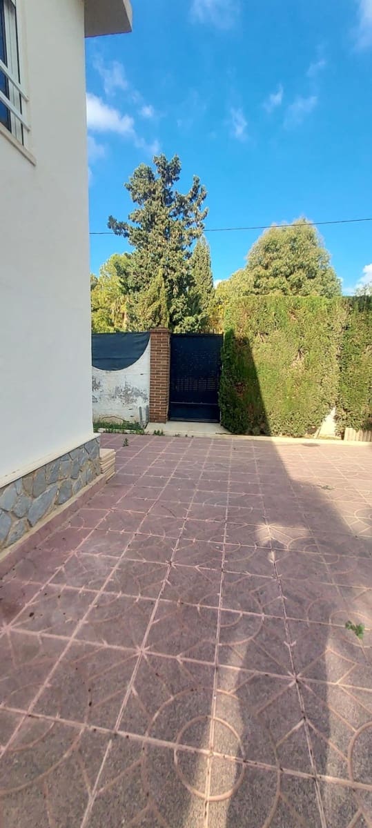 Chalet de 6 habitaciones en Elche / Elx en venta con piscina - 455.000 € (Ref: 9494603)