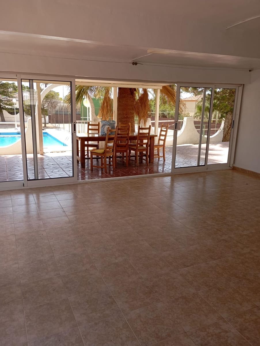 Chalet de 6 habitaciones en Elche / Elx en venta con piscina - 455.000 € (Ref: 9494603)
