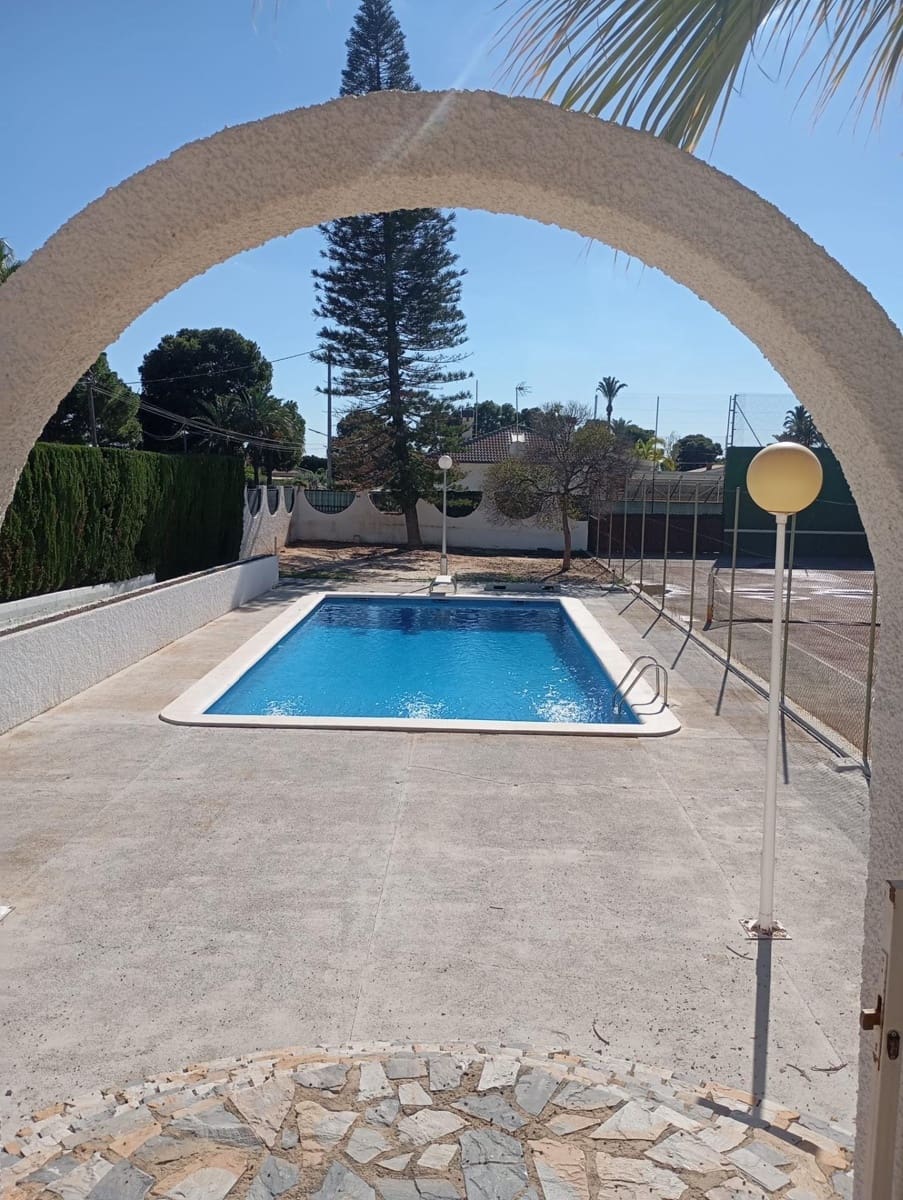 Chalet de 6 habitaciones en Elche / Elx en venta con piscina - 455.000 € (Ref: 9494603)