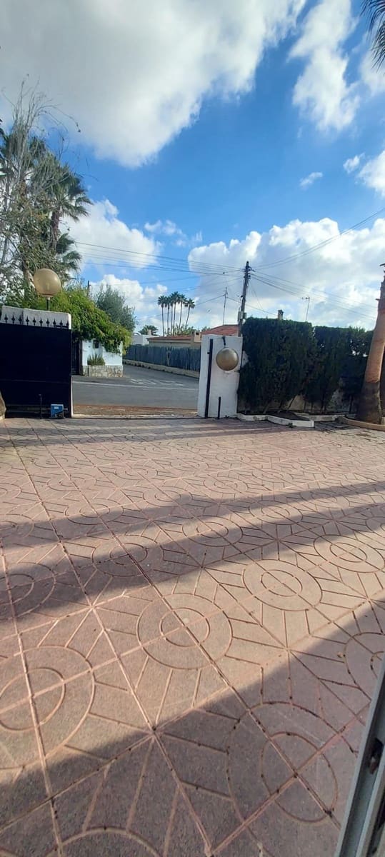 Chalet de 6 habitaciones en Elche / Elx en venta con piscina - 455.000 € (Ref: 9494603)