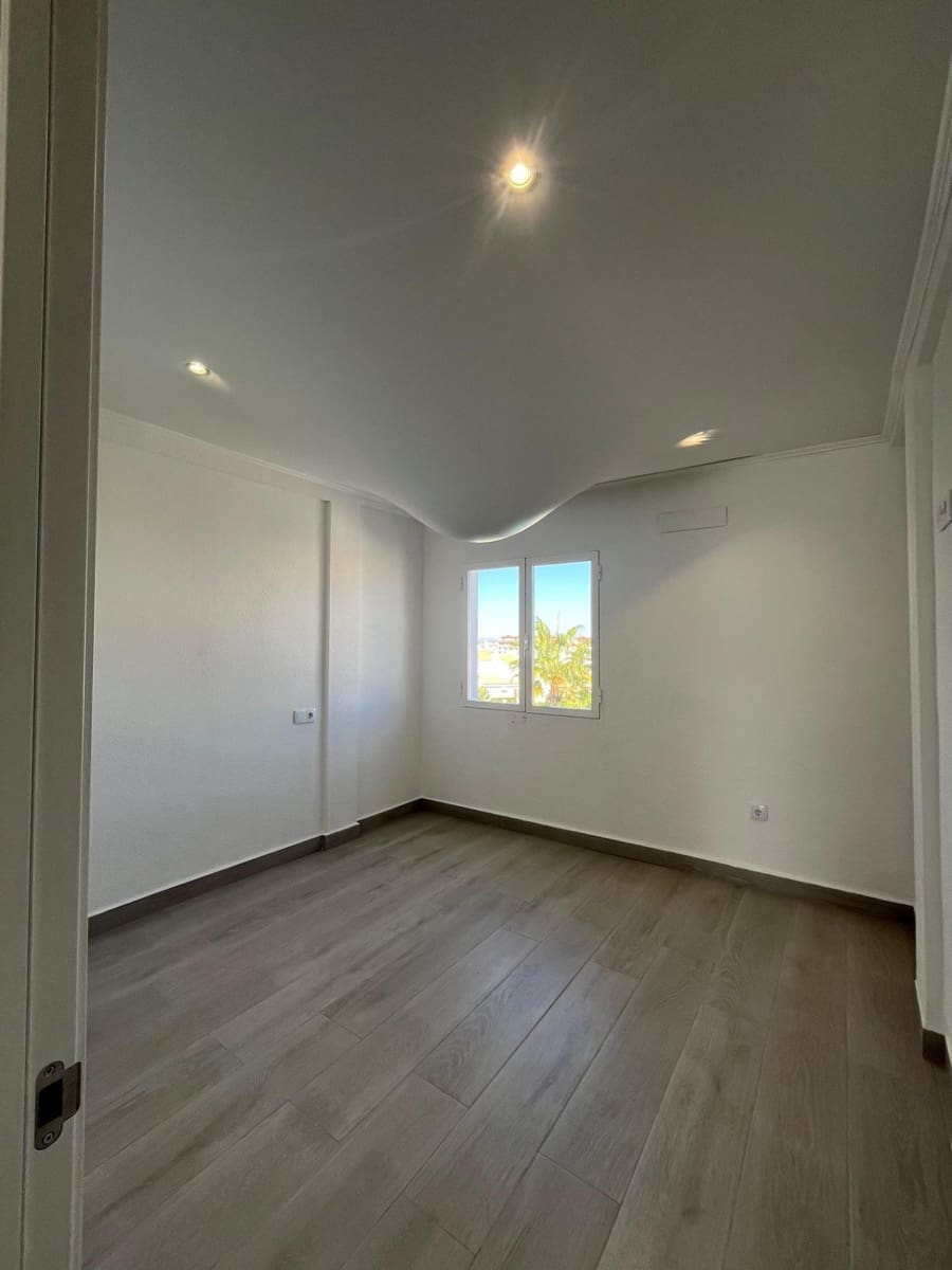 3 quarto Apartamento para venda em Torrevieja - 245 000 € (Ref: 9508857)