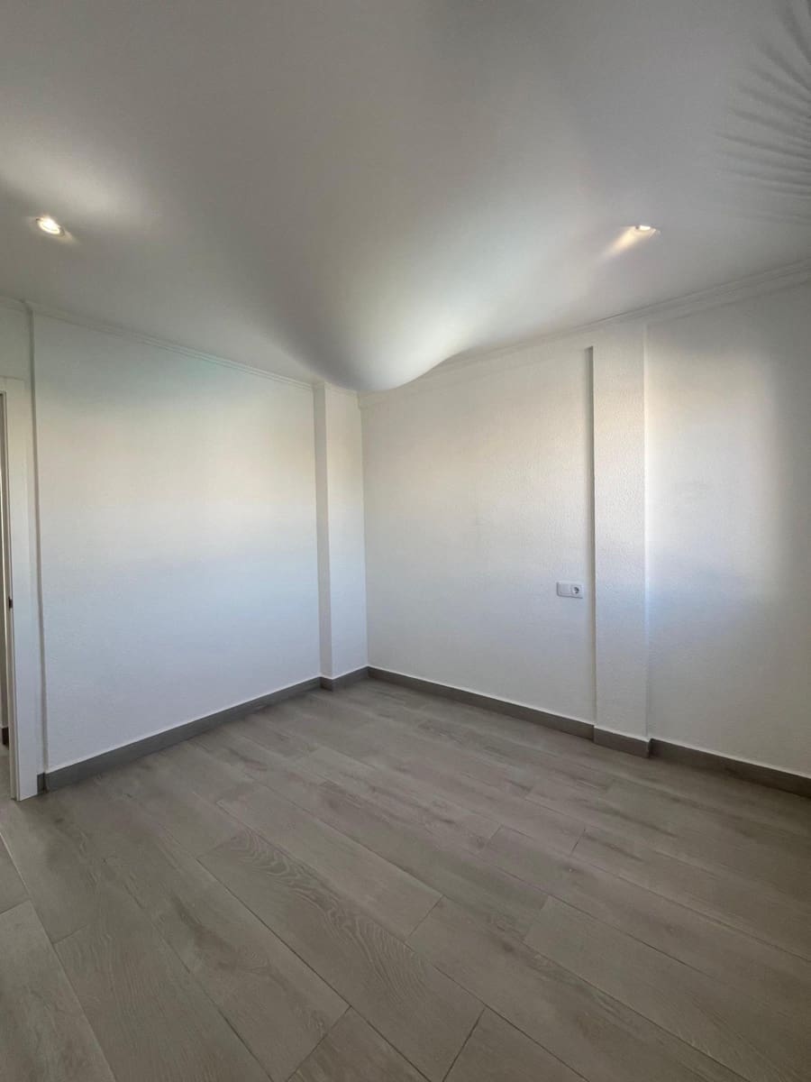 3 quarto Apartamento para venda em Torrevieja - 245 000 € (Ref: 9508857)