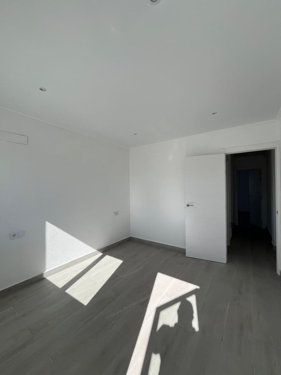 3 quarto Apartamento para venda em Torrevieja - 245 000 € (Ref: 9508857)