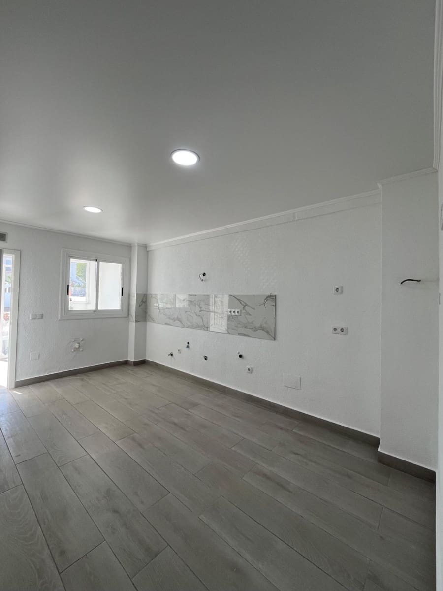 3 quarto Apartamento para venda em Torrevieja - 245 000 € (Ref: 9508857)