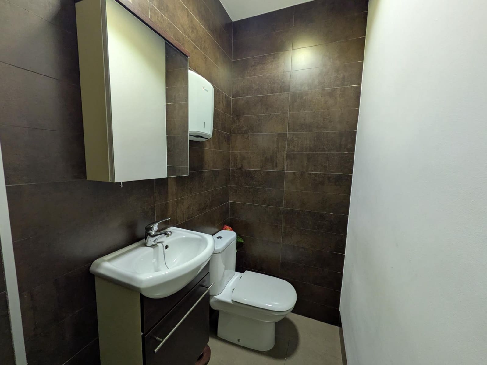 Commercial for sale in Elche / Elx - € 105,000 (Ref: 9533711)