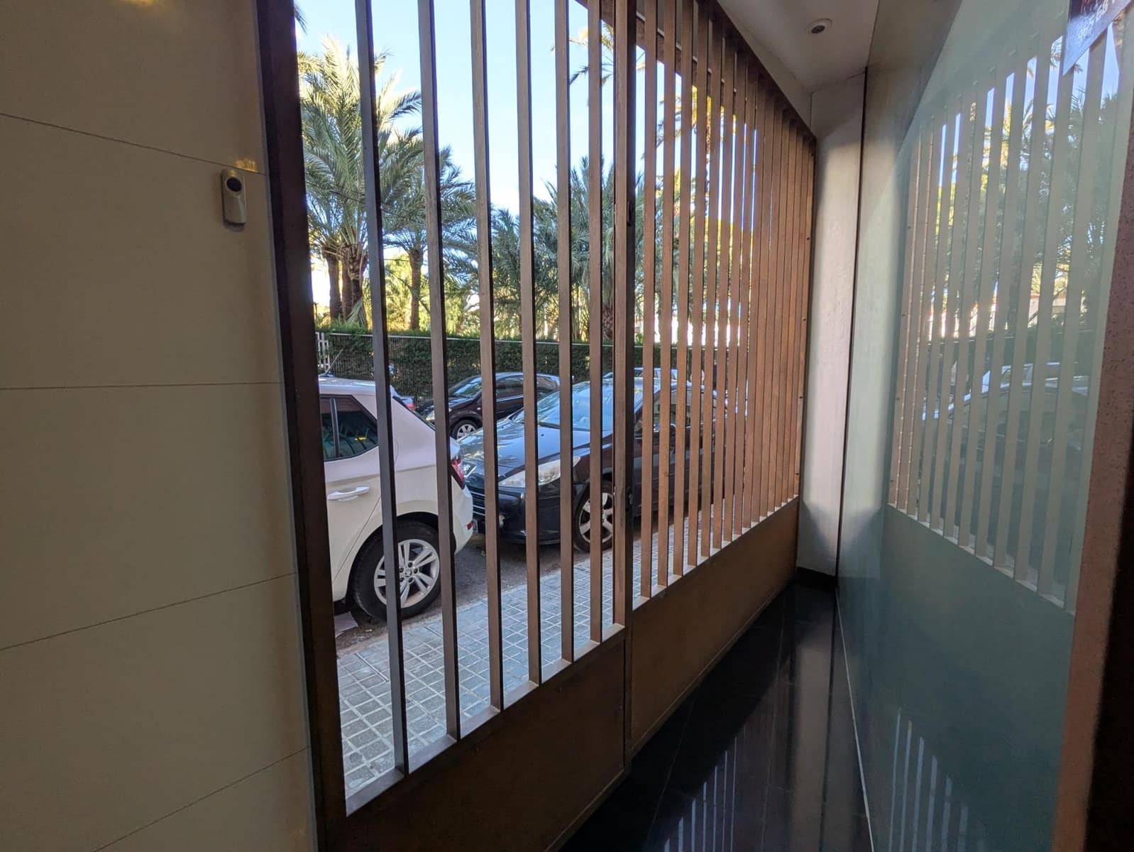 Commercial for sale in Elche / Elx - € 105,000 (Ref: 9533711)