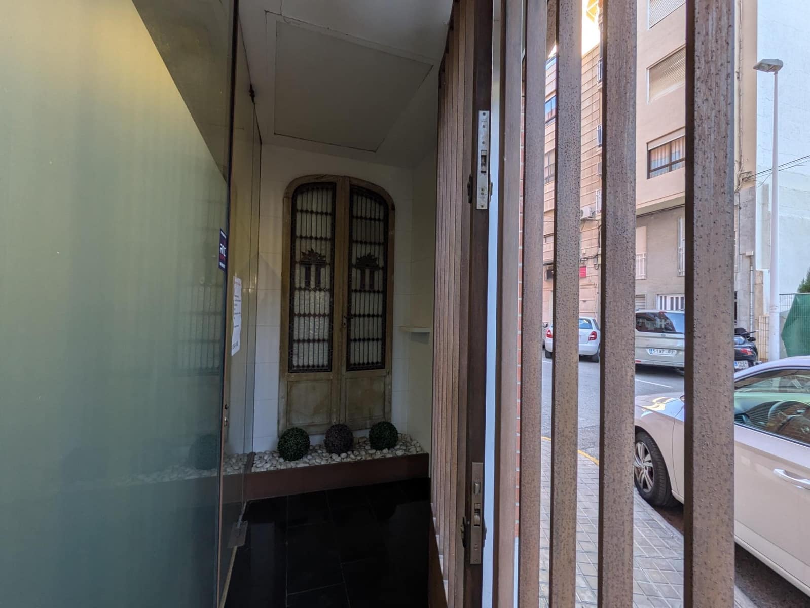 Commercial for sale in Elche / Elx - € 105,000 (Ref: 9533711)