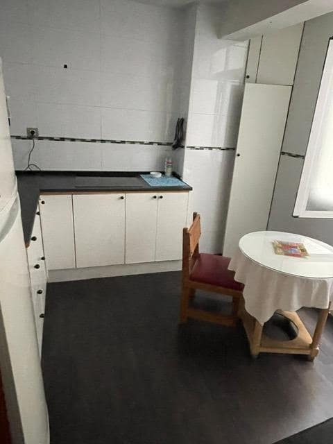 3 camera da letto Appartamento da affittare in Granada citta - 990 € (Rif: 10005784)