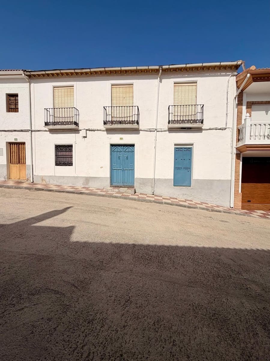 5 bedroom Townhouse for sale in Torre-Cardela - € 65,000 (Ref: 10009258)