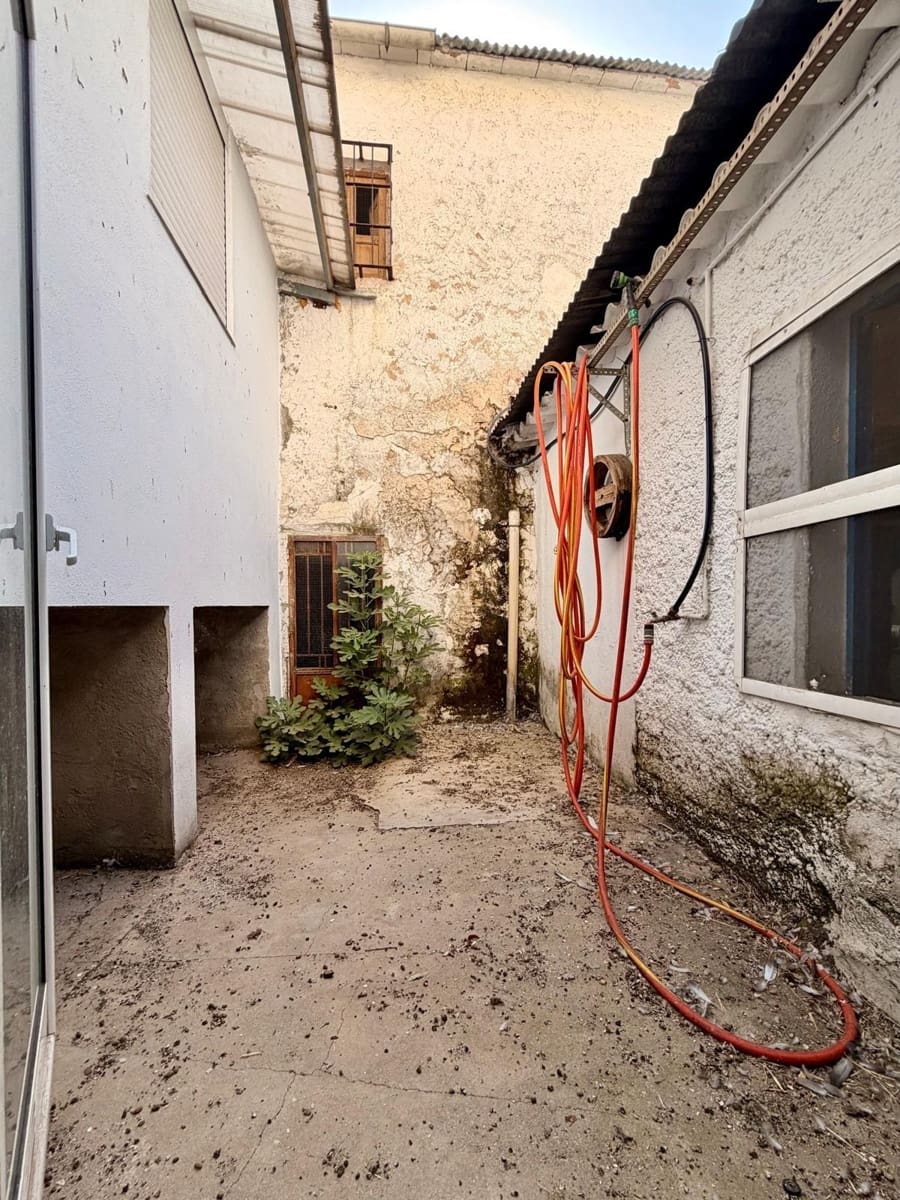 5 bedroom Townhouse for sale in Torre-Cardela - € 65,000 (Ref: 10009258)