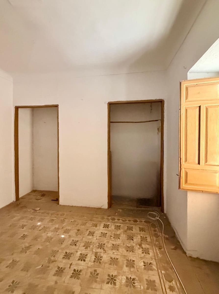 5 bedroom Townhouse for sale in Torre-Cardela - € 65,000 (Ref: 10009258)