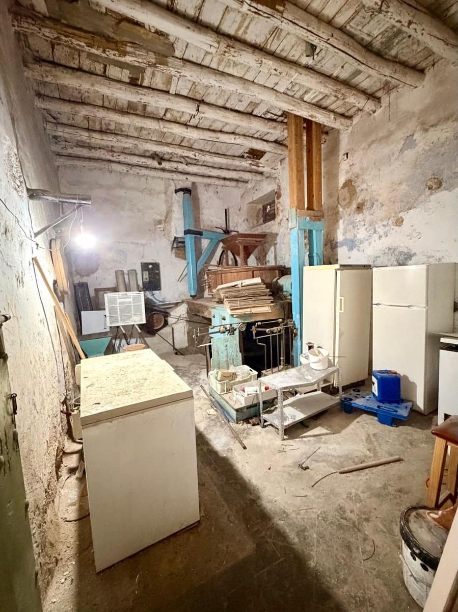 5 bedroom Townhouse for sale in Torre-Cardela - € 65,000 (Ref: 10009258)