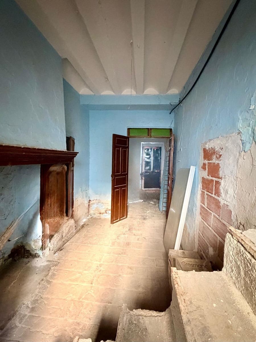 5 bedroom Townhouse for sale in Torre-Cardela - € 65,000 (Ref: 10009258)
