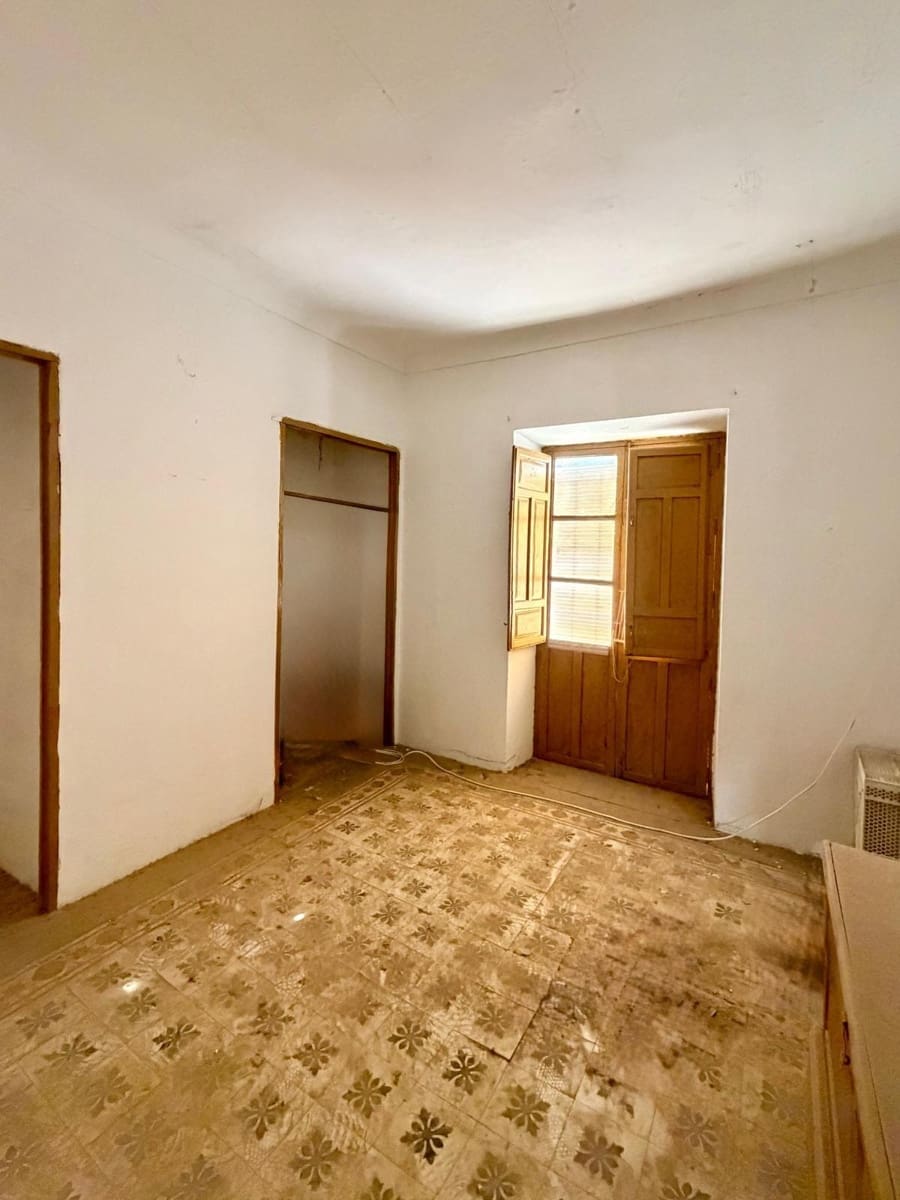5 bedroom Townhouse for sale in Torre-Cardela - € 65,000 (Ref: 10009258)