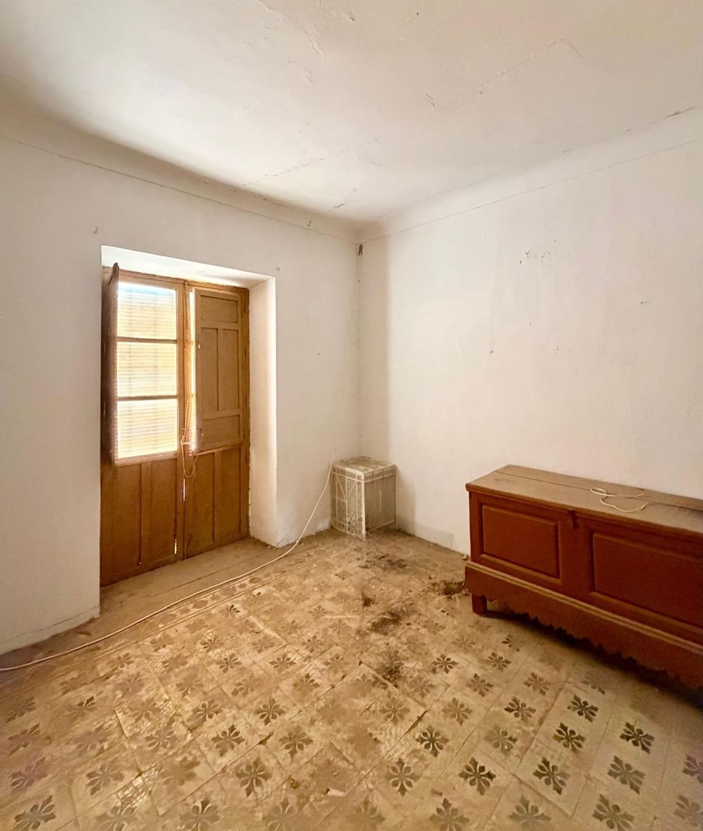 5 bedroom Townhouse for sale in Torre-Cardela - € 65,000 (Ref: 10009258)