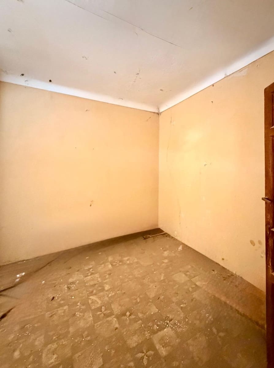 5 bedroom Townhouse for sale in Torre-Cardela - € 65,000 (Ref: 10009258)