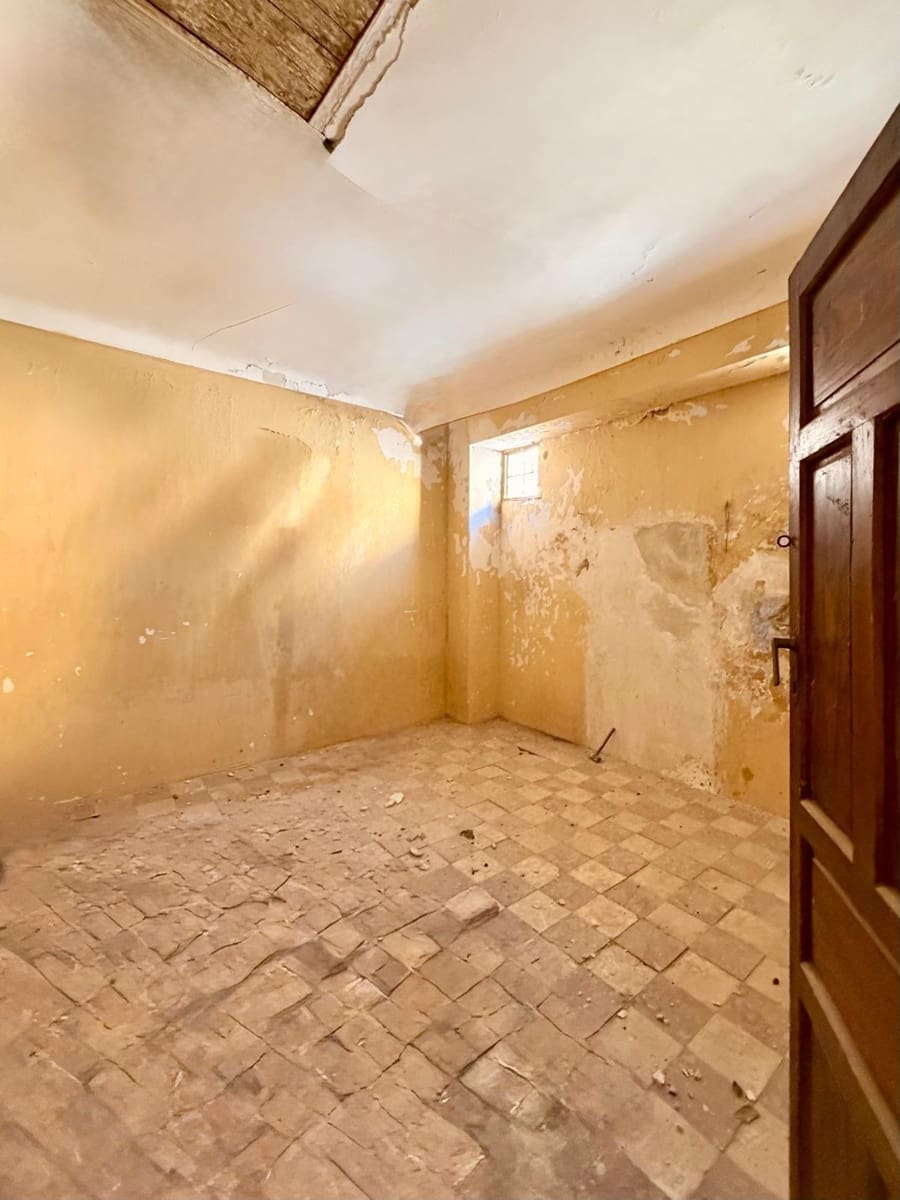 5 bedroom Townhouse for sale in Torre-Cardela - € 65,000 (Ref: 10009258)