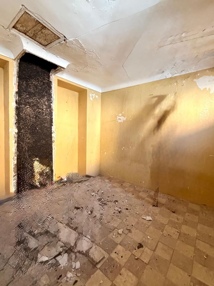 5 bedroom Townhouse for sale in Torre-Cardela - € 65,000 (Ref: 10009258)