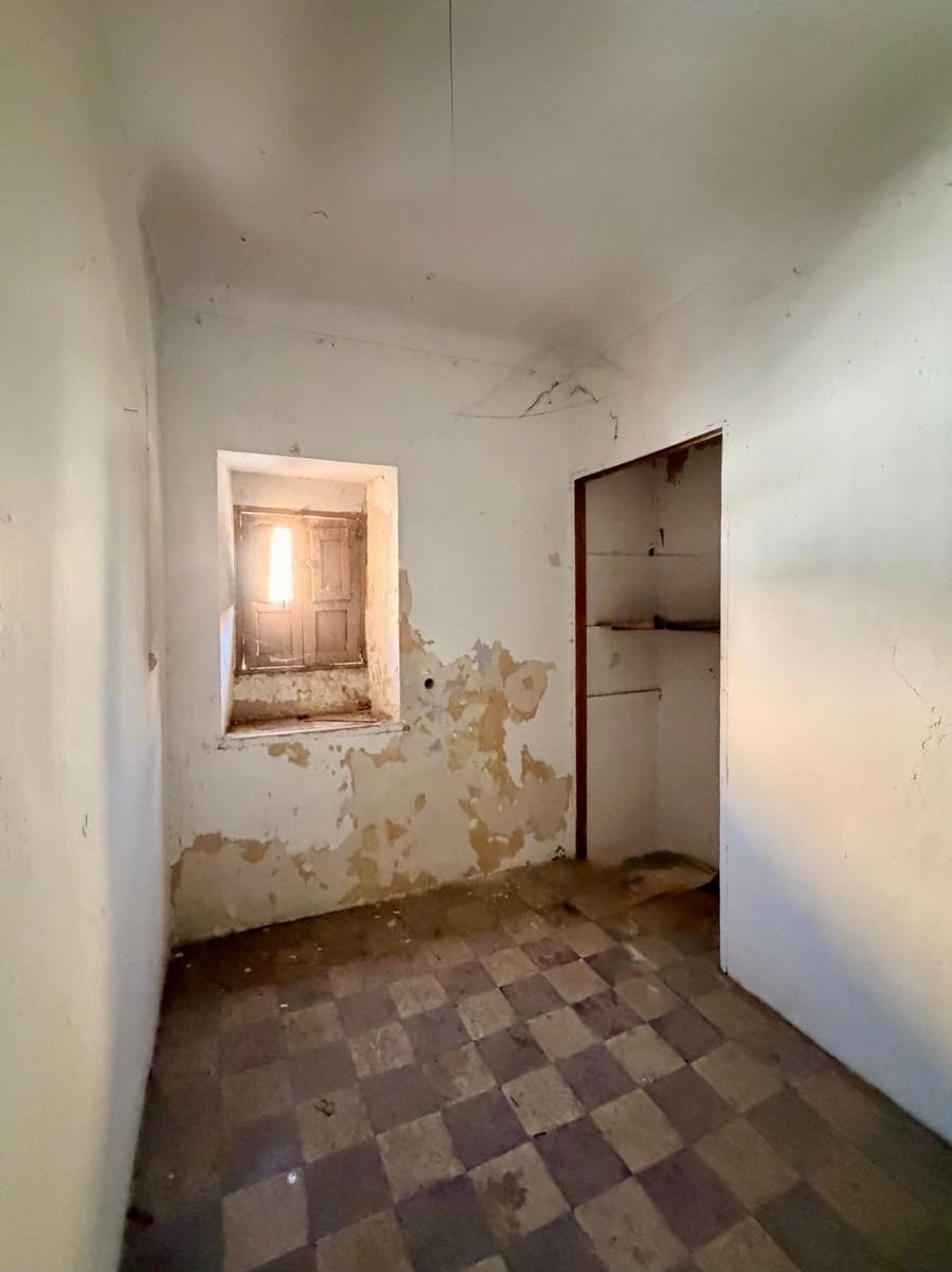5 bedroom Townhouse for sale in Torre-Cardela - € 65,000 (Ref: 10009258)