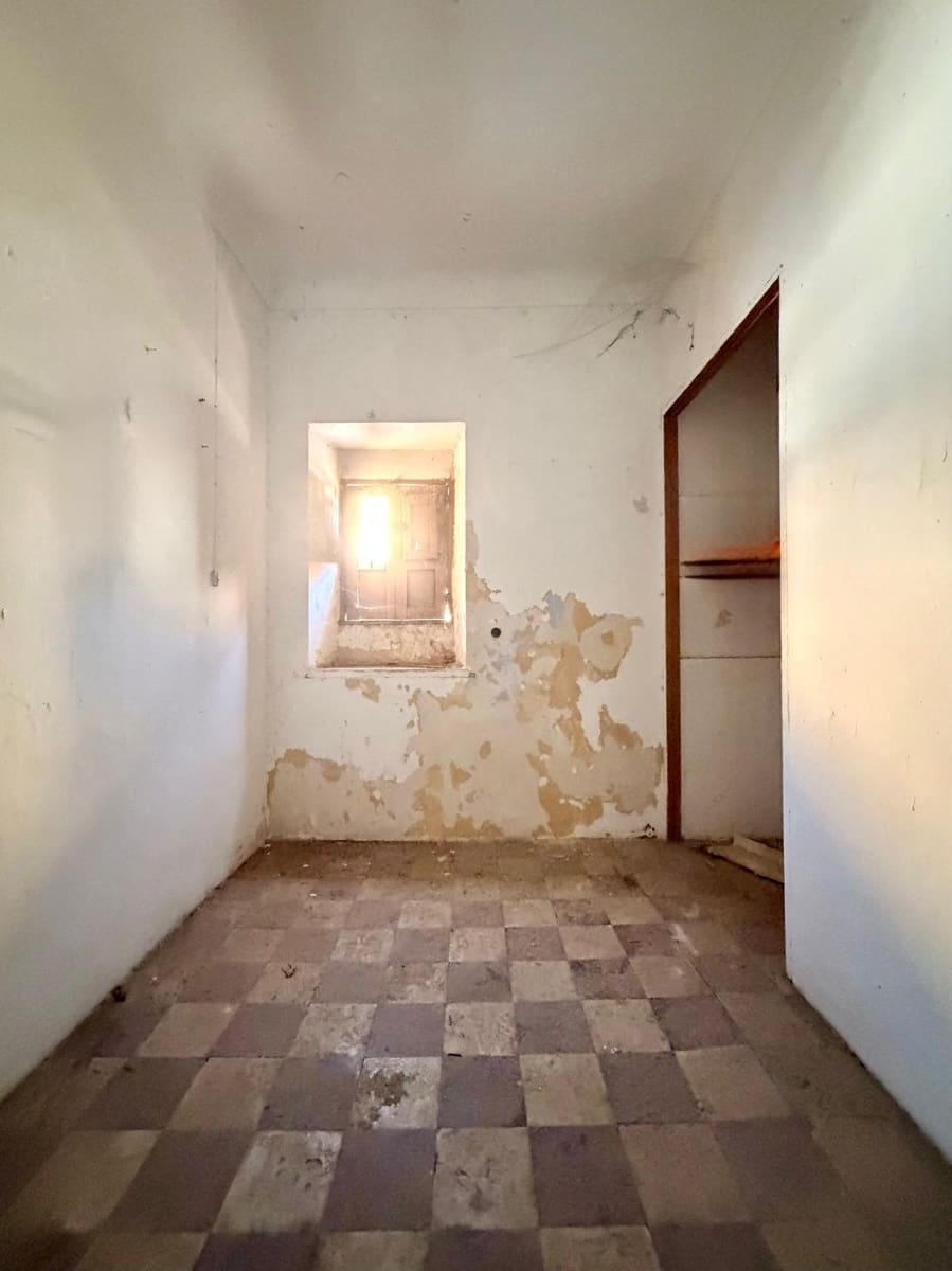 5 bedroom Townhouse for sale in Torre-Cardela - € 65,000 (Ref: 10009258)
