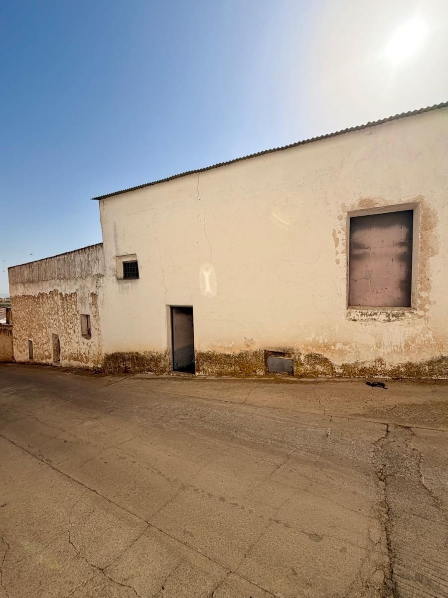 5 bedroom Townhouse for sale in Torre-Cardela - € 65,000 (Ref: 10009258)