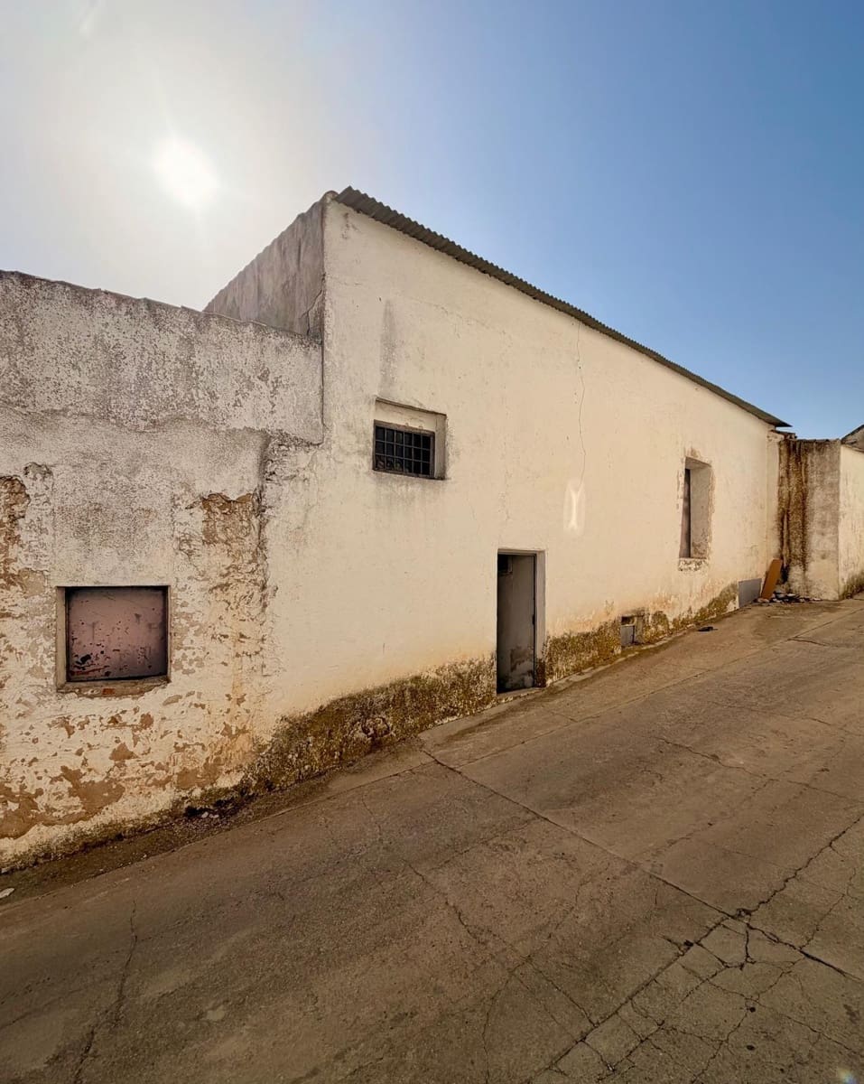5 bedroom Townhouse for sale in Torre-Cardela - € 65,000 (Ref: 10009258)
