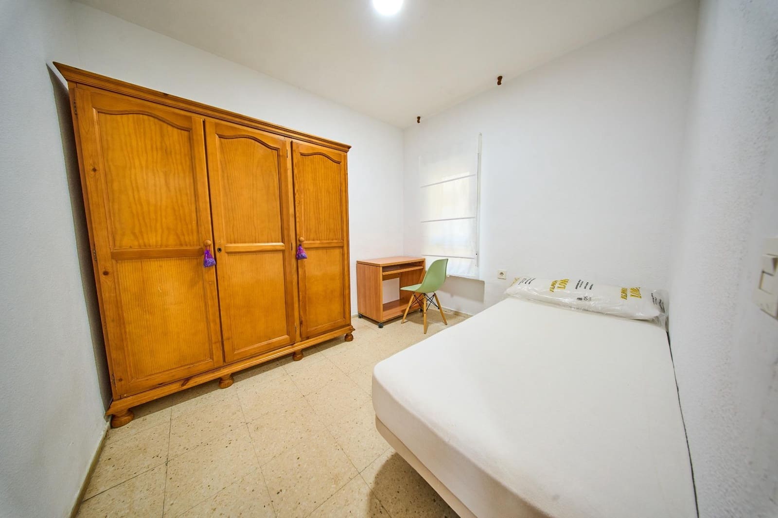3 sovrum Lägenhet att hyra i Granada stad - 200 € (Ref: 10013490)