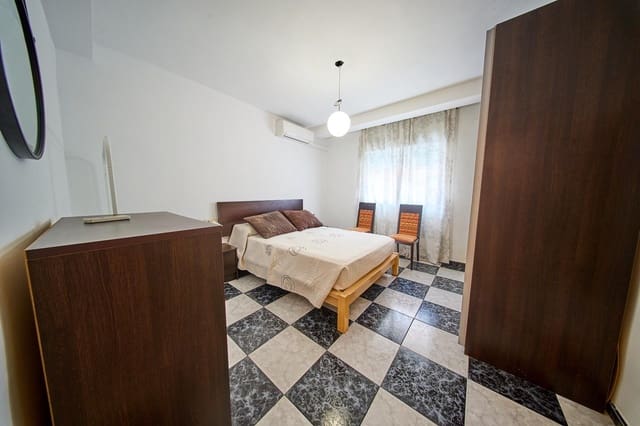 3 bedroom Flat for rent in Zaidin, Granada city - € 900 (Ref: 10015768)