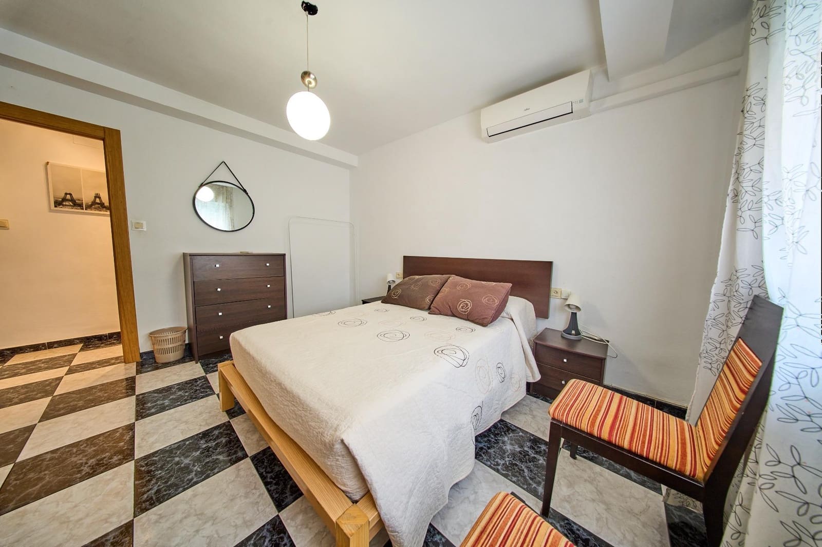 3 bedroom Flat for rent in Granada city - € 900 (Ref: 10015768)