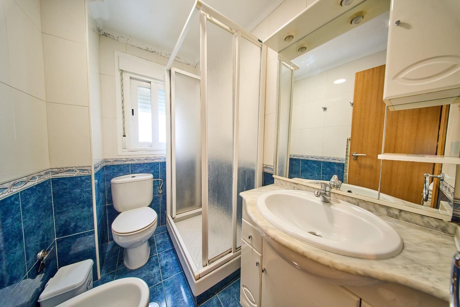 3 bedroom Flat for rent in Granada city - € 900 (Ref: 10015768)