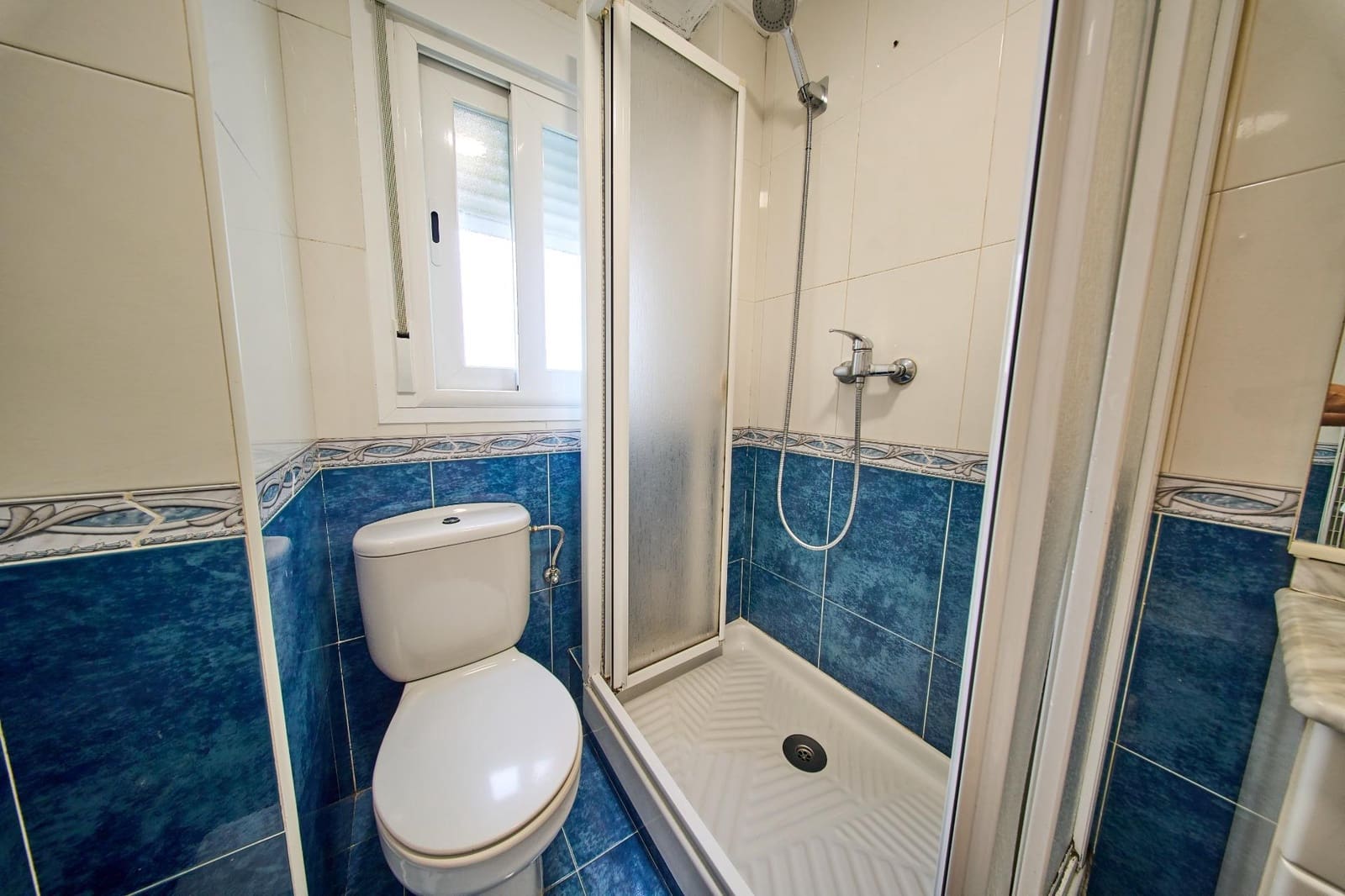 3 bedroom Flat for rent in Granada city - € 900 (Ref: 10015768)
