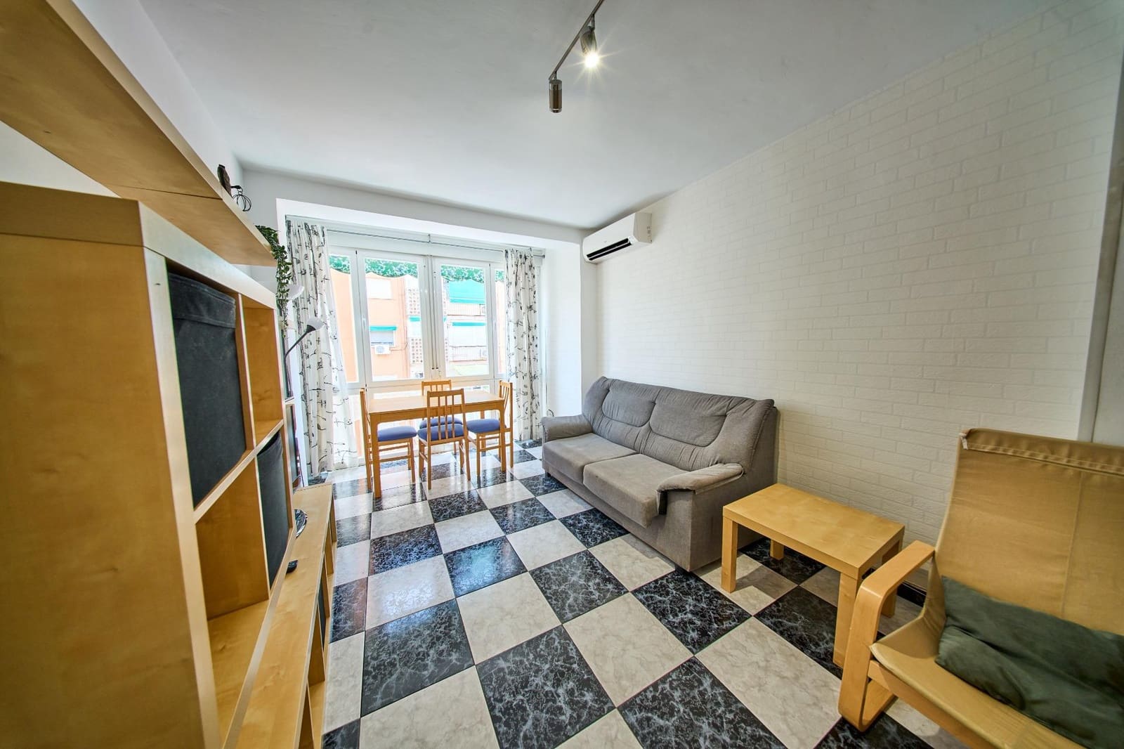 3 bedroom Flat for rent in Granada city - € 900 (Ref: 10015768)