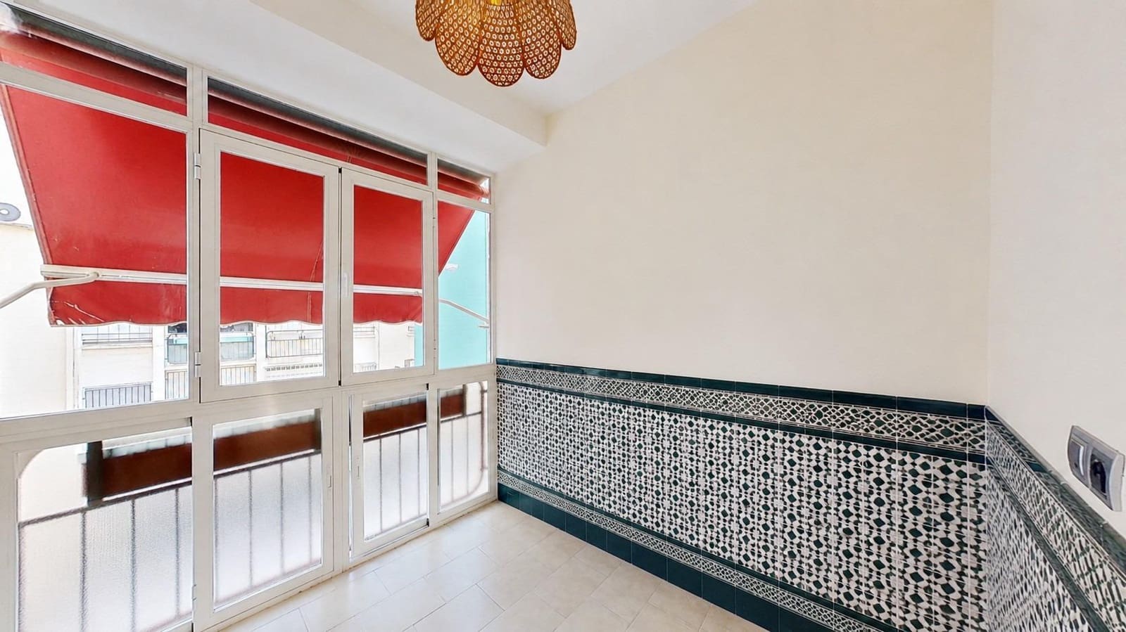 4 soverom Leilighet til leie i Granada by - € 1 200 (Ref: 10017664)